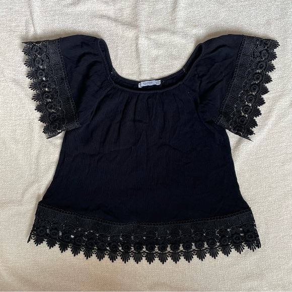 Pull&Bear Tops - Pull and Bear women’s black blouse size s beautiful lace detail